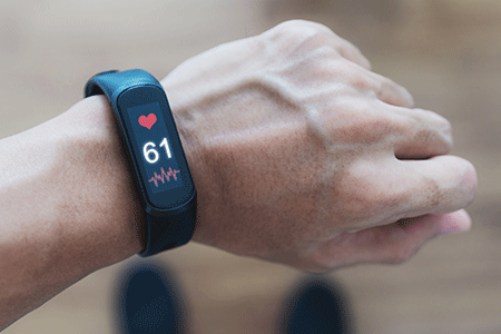 Smart watch measuring heart rate