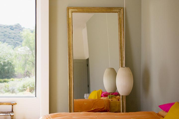 Mirror in a bedroom representing body dysmorphia